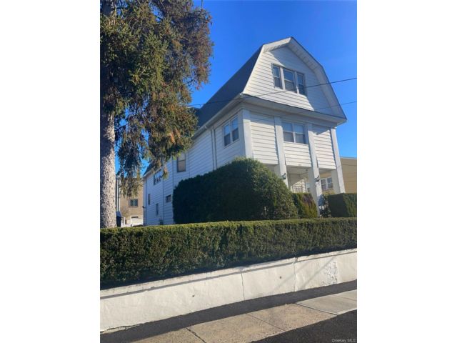 3 BR,  1.00 BTH &nbsp;Colonial style home in Mount Vernon