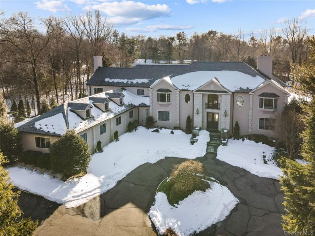  7 BR, 10.00 BTH &nbsp;Colonial style home in Rye
