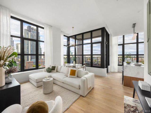  2 BR,  2.00 BTH &nbsp;Condo style home in Greenpoint