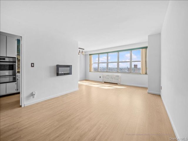 [Kingsbridge Real Estate, listing number 7259427]