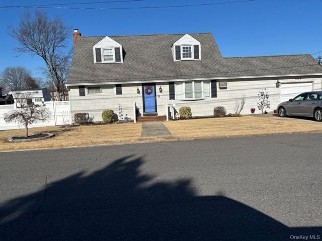  1 BR,  1.00 BTH &nbsp;Cape cod style home in West Babylon