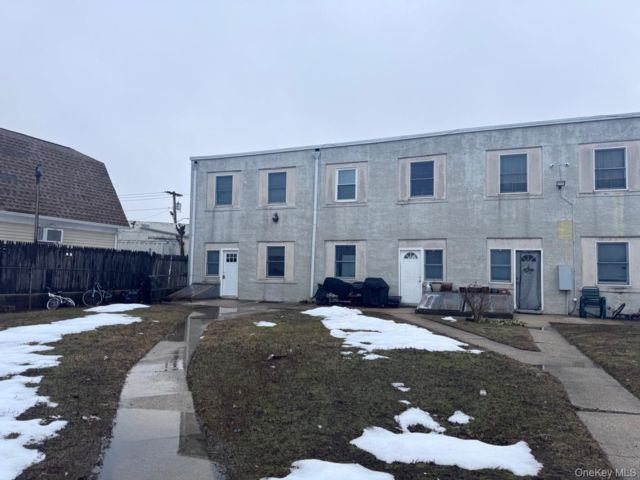  1 BR,  1.00 BTH &nbsp;Other style home in Hicksville