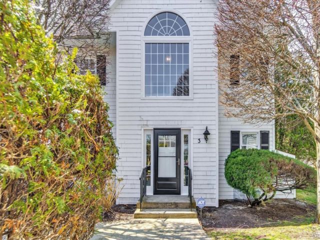  2 BR,  3.00 BTH &nbsp;Other style home in Westhampton Beach