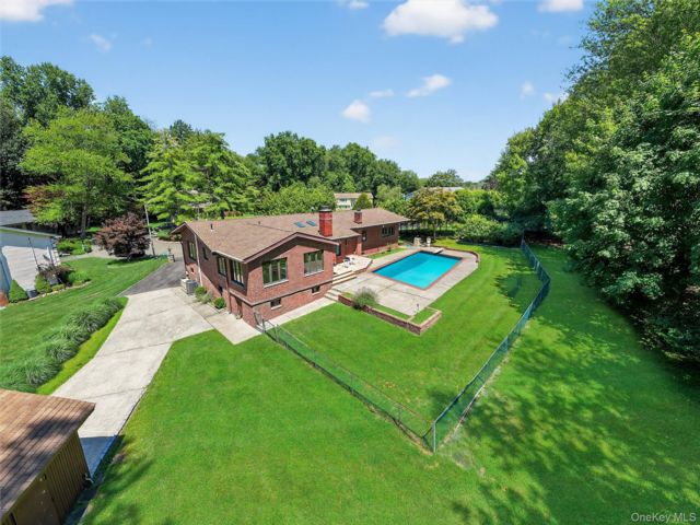  4 BR,  3.00 BTH &nbsp;Ranch style home in Congers