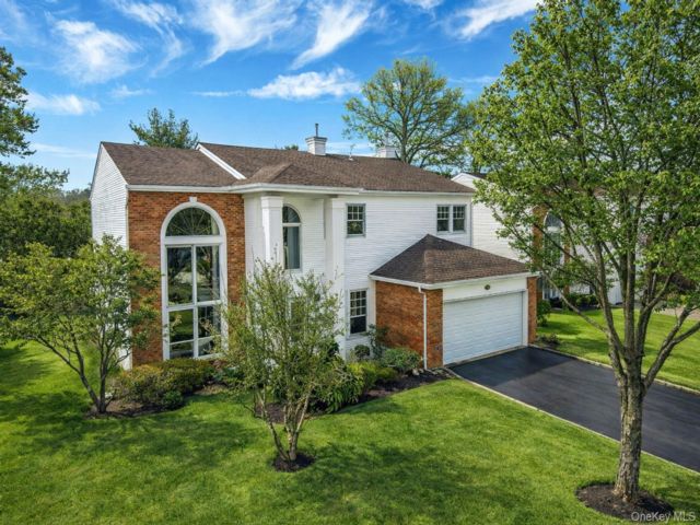  4 BR,  3.00 BTH &nbsp;Other style home in Commack