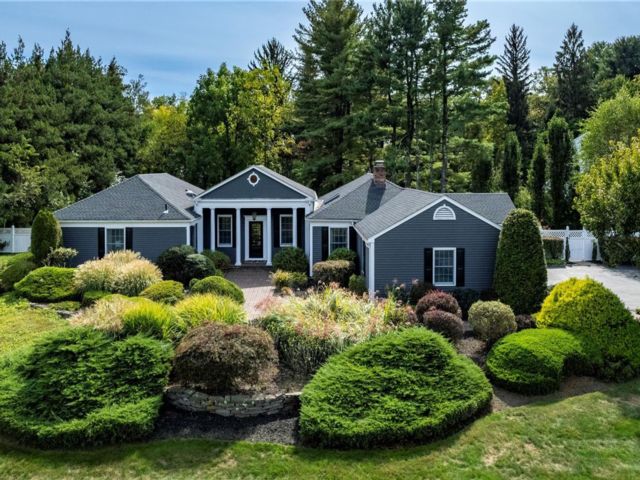  5 BR,  4.00 BTH &nbsp;Ranch style home in New City