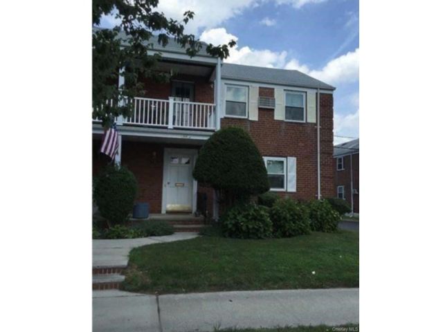  1 BR,  1.00 BTH &nbsp;Garden style home in Glen Oaks