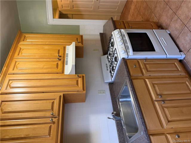  2 BR,  1.00 BTH &nbsp;Other style home in Floral Park