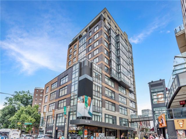  3 BR,  3.00 BTH &nbsp;Other style home in Flushing