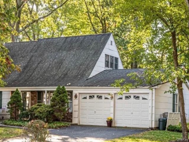  4 BR,  2.00 BTH &nbsp;Cape cod style home in Stony Brook