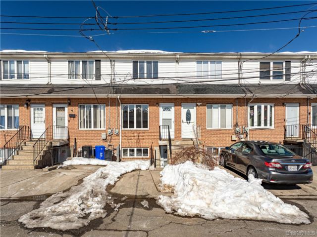  3 BR,  2.00 BTH &nbsp;Colonial style home in Graniteville