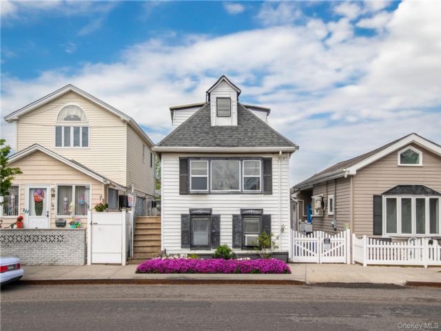 4 BR,  3.00 BTH &nbsp;Other style home in Broad Channel
