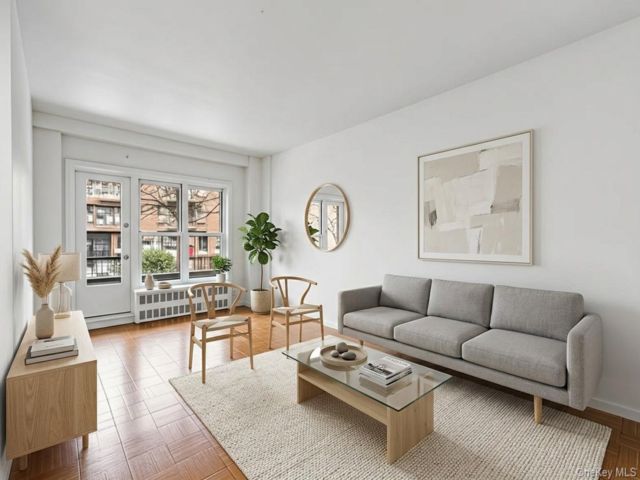  3 BR,  1.00 BTH &nbsp;Other style home in Jackson Heights