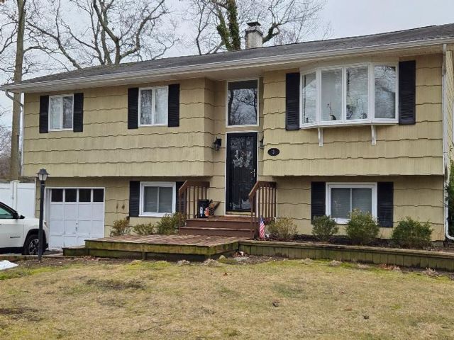  4 BR,  2.00 BTH &nbsp;Hi ranch style home in Saint James