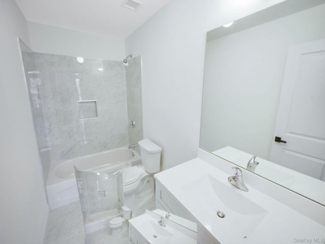 [PHOTO]