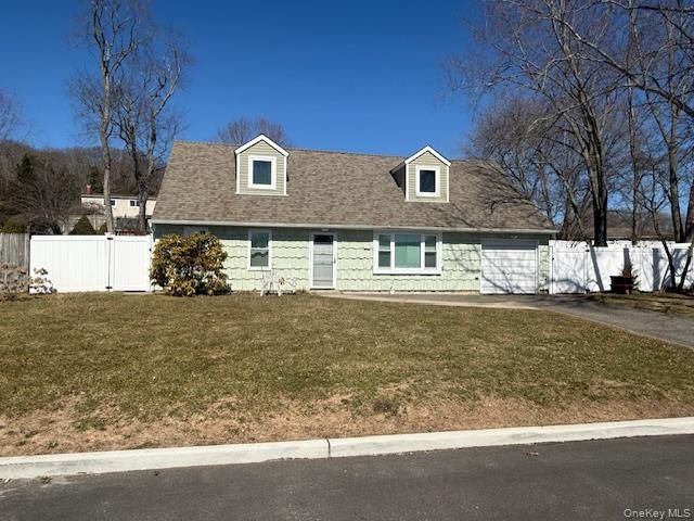  4 BR,  2.00 BTH &nbsp;Exp cape style home in Farmingville