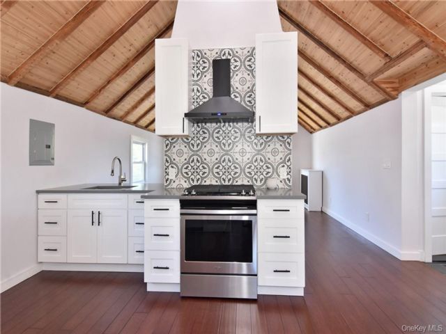  2 BR,  1.00 BTH &nbsp;Colonial style home in Hastings-on-hudson