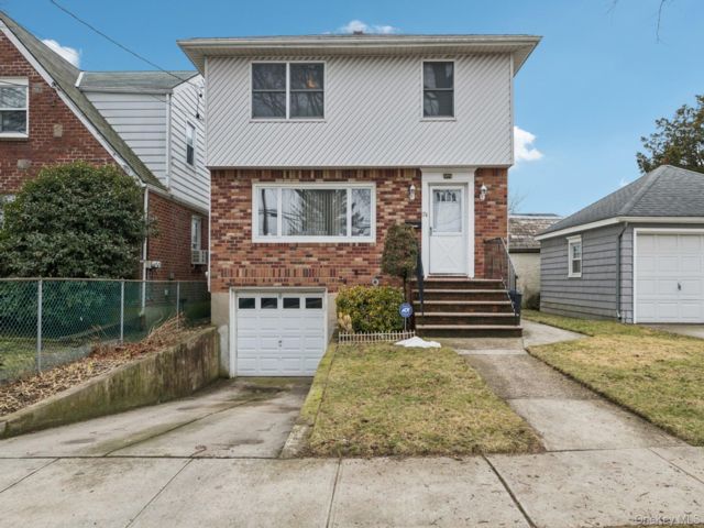 [Floral Park Real Estate, listing number 7260165]