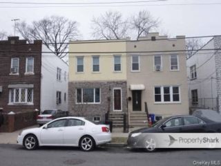  6 BR,  4.00 BTH &nbsp;Colonial style home in Jamaica