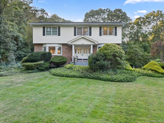 [Dix Hills Real Estate, listing number 7260234]