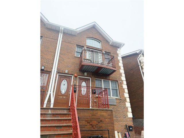  3 BR,  2.00 BTH &nbsp;Colonial style home in Maspeth