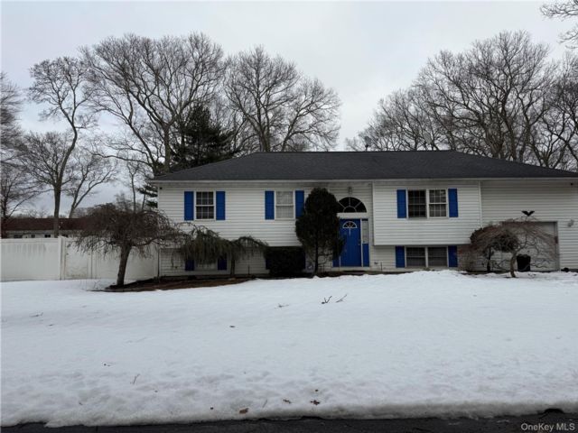 [Mastic Real Estate, listing number 7260236]