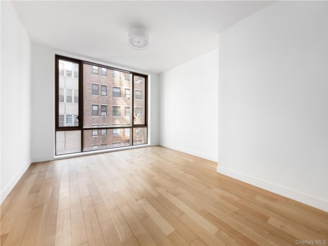  1 BR,  1.00 BTH &nbsp;High rise style home in New York (manhattan)