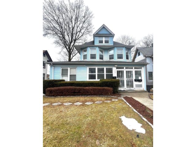  4 BR,  2.00 BTH &nbsp;Victorian style home in New Rochelle