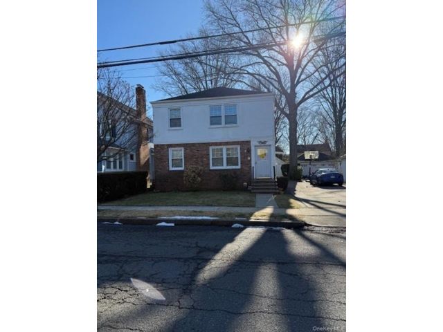  4 BR,  2.00 BTH &nbsp;Colonial style home in Floral Park