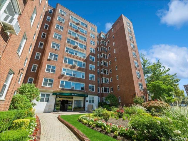  1 BR,  1.00 BTH &nbsp;Garden style home in Forest Hills