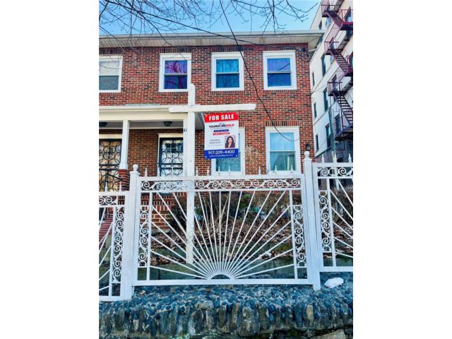  4 BR,  2.00 BTH &nbsp;Victorian style home in Mount Vernon