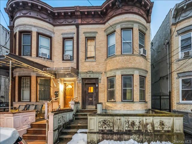  5 BR,  3.00 BTH &nbsp;Other style home in Woodhaven