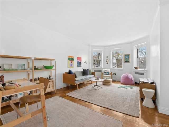 [Kingsbridge Real Estate, listing number 7260468]