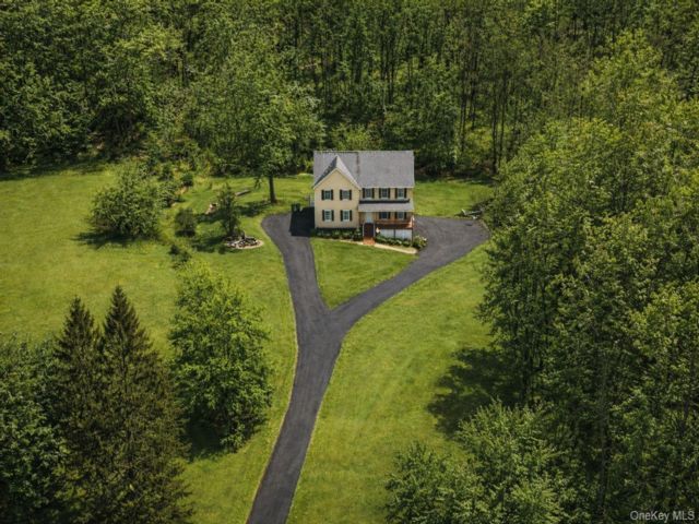  6 BR,  4.00 BTH &nbsp;Colonial style home in Montgomery