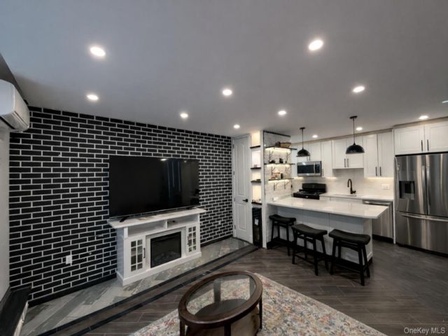  2 BR,  1.00 BTH &nbsp;Other style home in Middle Village