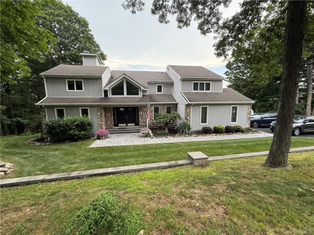  5 BR,  4.00 BTH &nbsp;Colonial style home in Cornwall