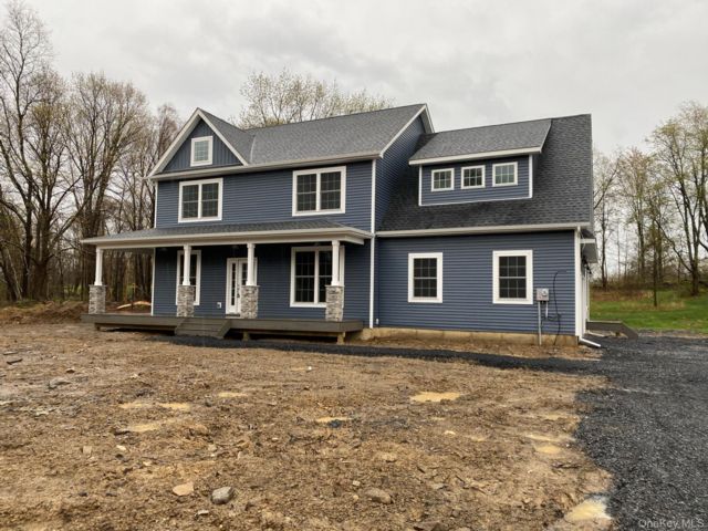  4 BR,  3.00 BTH &nbsp;Colonial style home in New Hampton