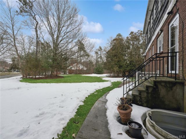  6 BR,  4.00 BTH &nbsp;Exp cape style home in Coram