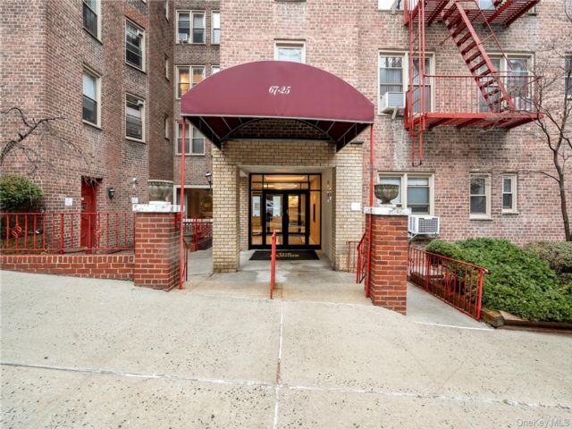 [Forest Hills Real Estate, listing number 7260558]