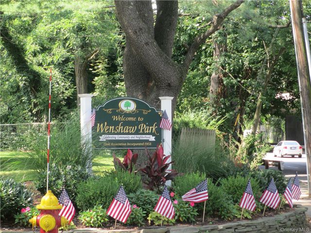  3 BR,  1.00 BTH &nbsp;Colonial style home in North Merrick