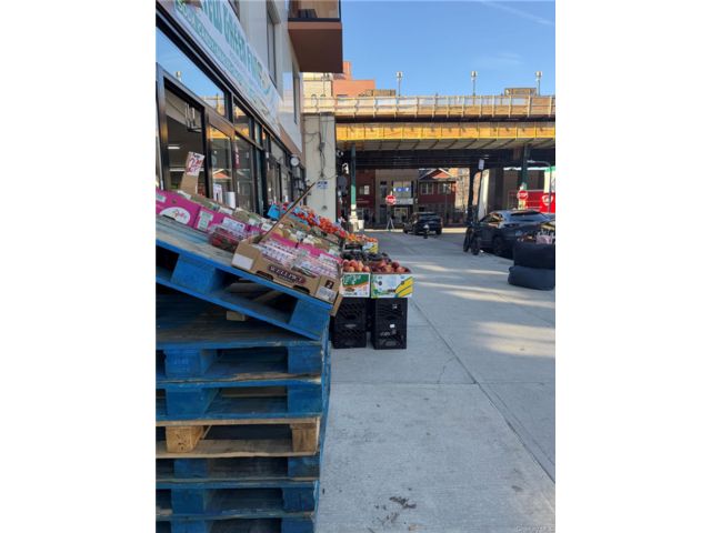 Studio,  0.00 BTH &nbsp;House style home in Woodside