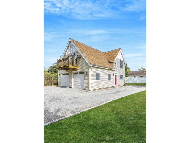  3 BR,  2.00 BTH &nbsp;Other style home in Ronkonkoma