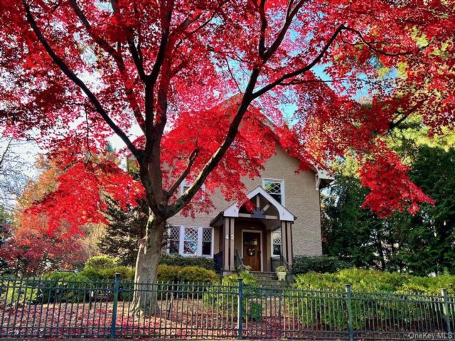  6 BR,  5.00 BTH &nbsp;Craftsman style home in Mount Vernon