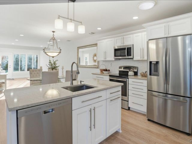  2 BR,  2.00 BTH &nbsp;Other style home in Stony Brook