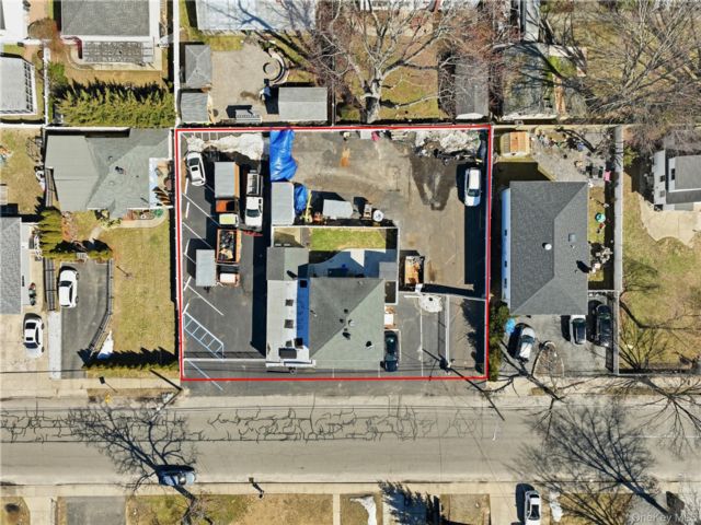 Studio,  0.00 BTH &nbsp;Commercial style home in Lindenhurst