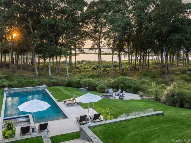  5 BR,  7.00 BTH &nbsp;Modern style home in Sag Harbor