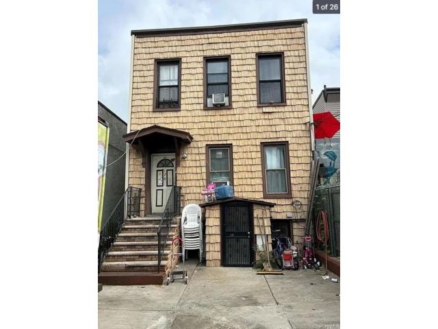  5 BR,  2.00 BTH &nbsp;House style home in Greenpoint