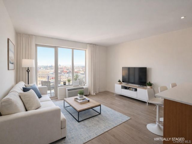  1 BR,  1.00 BTH &nbsp;Contemporary style home in Corona