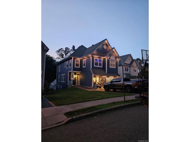  4 BR,  3.00 BTH &nbsp;Colonial style home in Peekskill