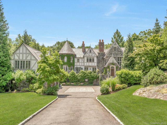  6 BR,  7.00 BTH &nbsp;Tudor style home in Rye